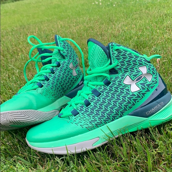 Under Armor Charged Basket Ball shoes - Picture 1 of 2